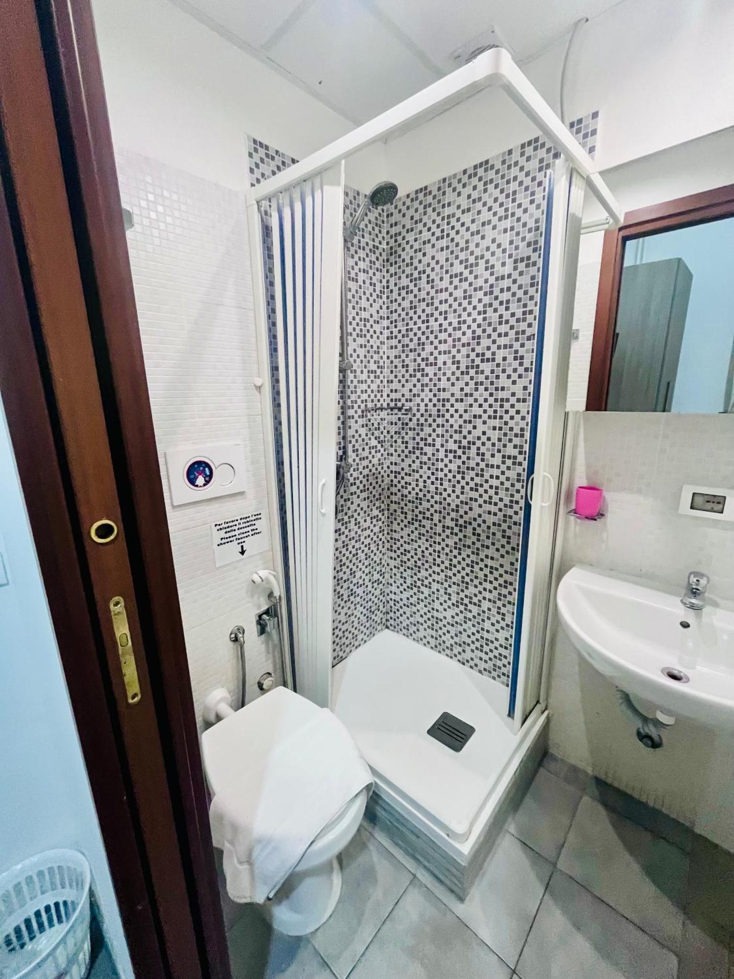 Grandis Rooms โรม ภายนอก รูปภาพ